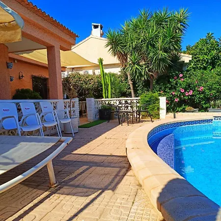 Villacats: Con Bano Privado Y Piscina Aguadulce