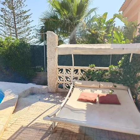 Villacats: Con Bano Privado Y Piscina