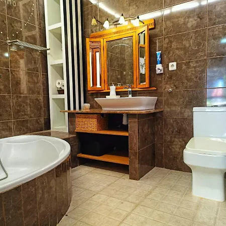 Villacats: Con Bano Privado Y Piscina *